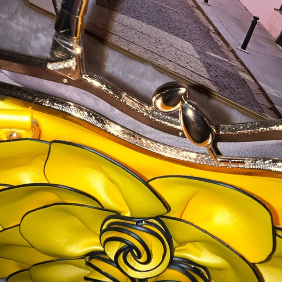 Yellow Flower Satchel NEW - Picture 6 of 8